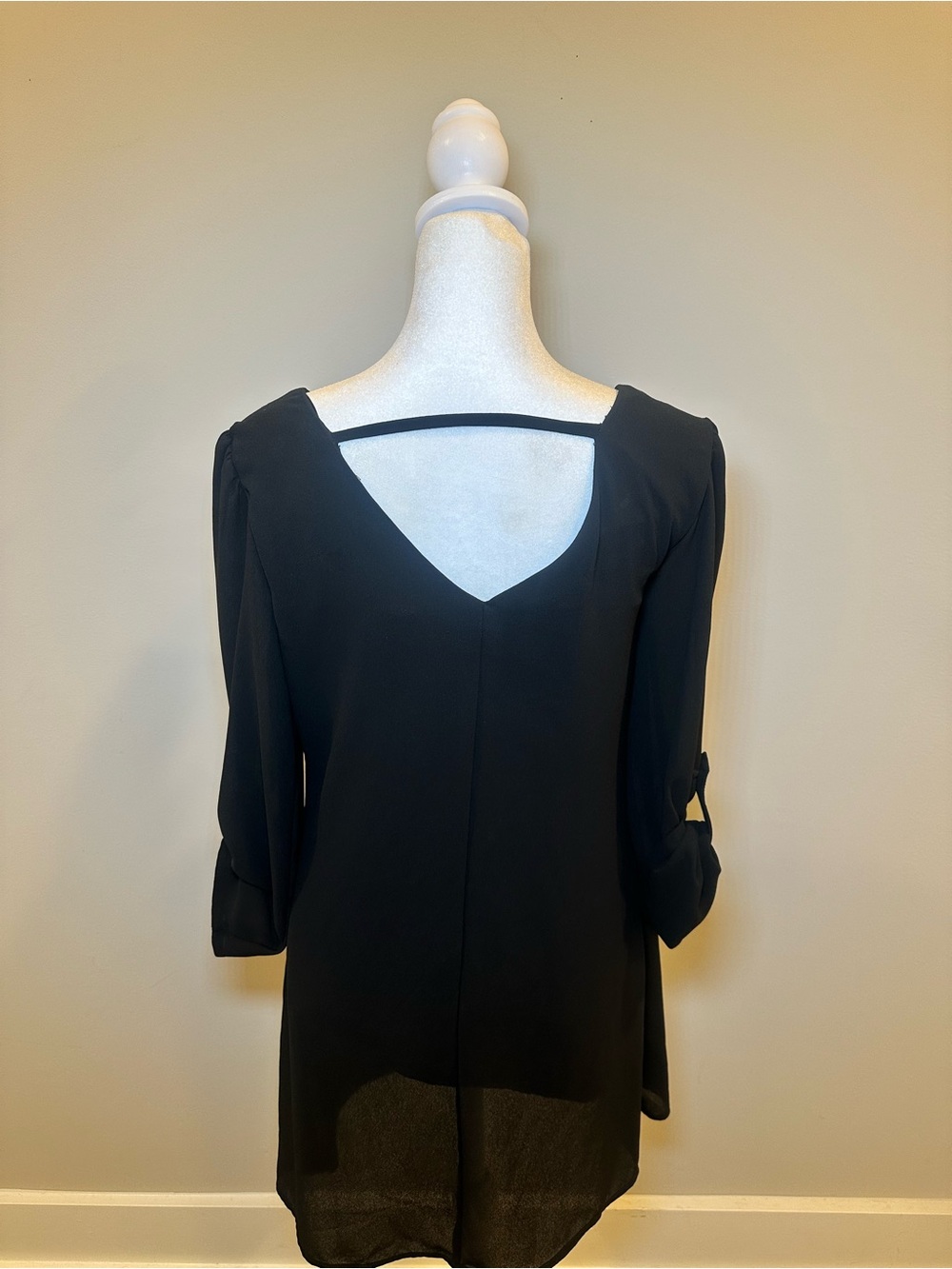 Women's Black Shift Dress with Three-Quarter Sleeves - Picture 2 of 3